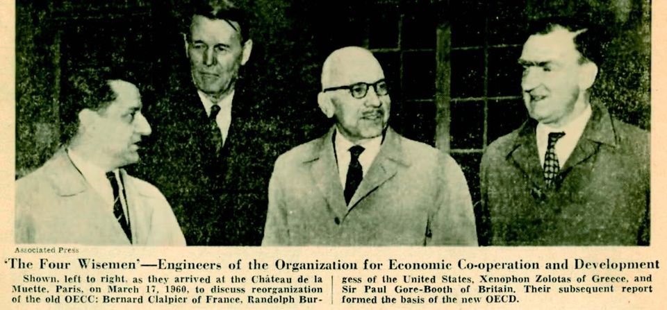 Φωτογραφία των «Τεσσάρων Σοφών» από άρθρο στην εφημερίδα The Christian Science Monitor, σχετικά με την ίδρυση και τον σκοπό του ΟΟΣΑ, 3.10. 1961