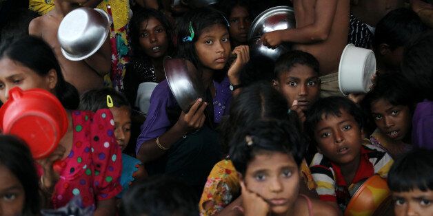 Rohingya refugee children wait for lunch at a refugee camp in Cox's Bazar, Bangladesh October 8, 2017. REUTERS/Mohammad Ponir Hossain