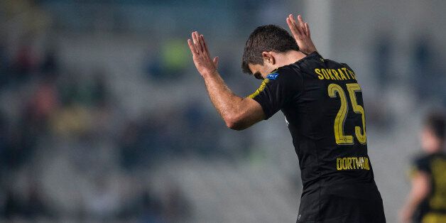 NICOSIA, CYPRUS - OCTOBER 17: Sokratis Papastathopoulos of Borussia Dortmund celebrates scoring the goal to the 1:1 during the UEFA Champions League group H match between APOEL Nikosia and Borussia Dortmund at GSP Stadium on October 17, 2017 in Nicosia, Cyprus. (Photo by Alexandre Simoes/Borussia Dortmund/Getty Images)