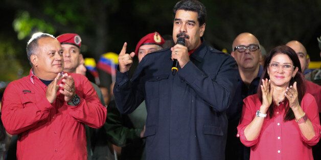 Venezuelan President Nicolas Maduro (R) speaks beside First lady Cilia Flores (R) and Diosdado Cabello (L), a member of the Constituent Assembly, in Caracas on October 15, 2017, after Maduro's socialist government won a landslide 17 out of 23 states in Venezuela's regional elections, according to official results announced by the National Elections Council.The opposition Democratic Union Roundtable (MUD) coalition, which earlier said the upcoming results were 'suspicious', took only five of the states, according to the results. / AFP PHOTO / PRESIDENCIA / PRESIDENCIA / == RESTRICTED TO EDITORIAL USE / MANDATORY CREDIT: 'AFP PHOTO / PRRSIDENCIA' / NO MARKETING / NO ADVERTISING CAMPAIGNS / DISTRIBUTED AS A SERVICE TO CLIENTS == (Photo credit should read PRESIDENCIA/AFP/Getty Images)