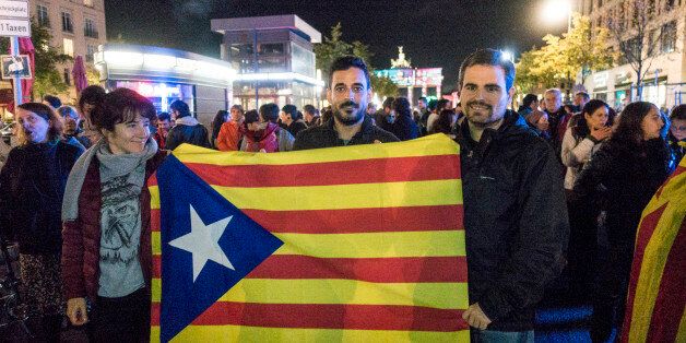 Demonstrators present the Catalonian flag during a demonstration in favor of the Catalonia's independence referendum in front of the Representation of the European Commission in Berlin, Germany, On October 1, 2017. Spanish and international media reported dozens were injured in a crackdown of the Spanish police on voting ballots throughout the Catalonian district, instructed by the central government in Madrid to stop the voting process.(Photo by Omer Messinger)***ISRAEL OUT*** (Photo by Omer Messinger/NurPhoto via Getty Images)