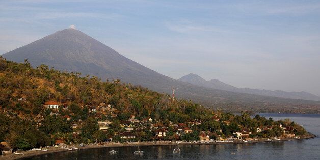 Jemeluk beach is seen some 15 km away from Mount Agung, a volcano on the highest alert level, in Amed on the resort island of Bali, Indonesia October 2, 2017. REUTERS/Darren Whiteside