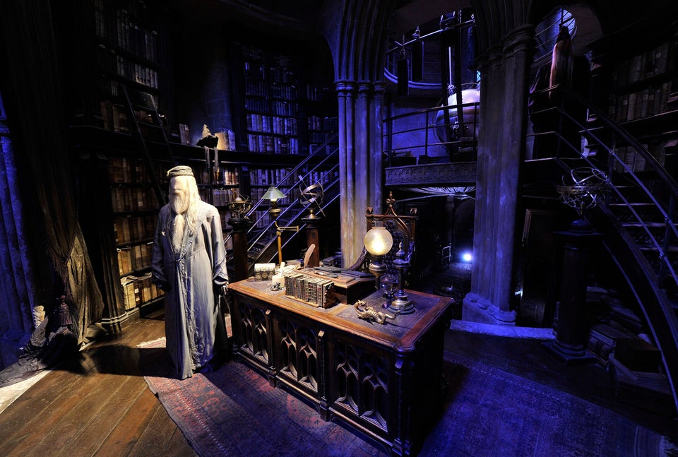 Horace Slughorn's office  Harry potter room decor, Hogwarts