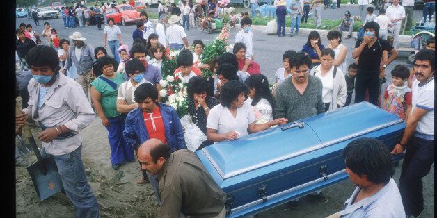 038042 89: Family members of an earthquake victim carry a coffin September 24, 1985 in Mexico City, Mexico. An earthquake registering 8.1 on the Richter scale hit central Mexico on September 19, 1985 causing damage to about five hundred buildings in Mexico City and killing over eight thousand people. (Photo by Roland Neveu/Liaison)