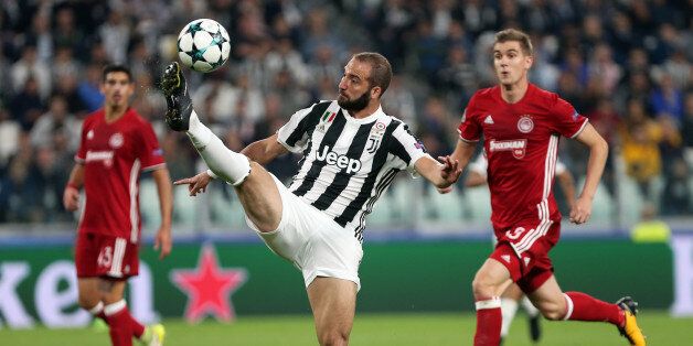 ALLIANZ STADIUM , TORINO, , ITALY - 2017/09/27: Gonzalo Higuain of Juventus FC in action during the UEFA Champions League group D match between Juventus FC and Olympiakos . Juventus Fc wins 2-0 over Olympiakos . (Photo by Marco Canoniero/LightRocket via Getty Images)