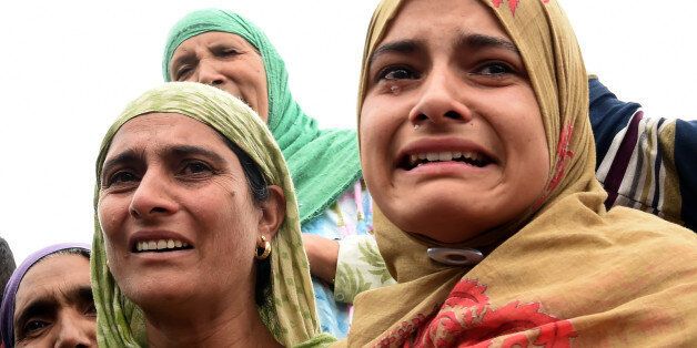 Indian Kashmiri women mourn during the funeral procession for rebel commander of Hizbul Mujahideen Yasin Yatoo at Nagam Chadoora Budgam district of Srinagar on July 14, 2017.Two soldiers and three rebels were killed in an overnight gunbattle in Kashmir, officials said on August 13, in the latest bloodshed in the disputed Himalayan territory. / AFP PHOTO / Tauseef MUSTAFA (Photo credit should read TAUSEEF MUSTAFA/AFP/Getty Images)