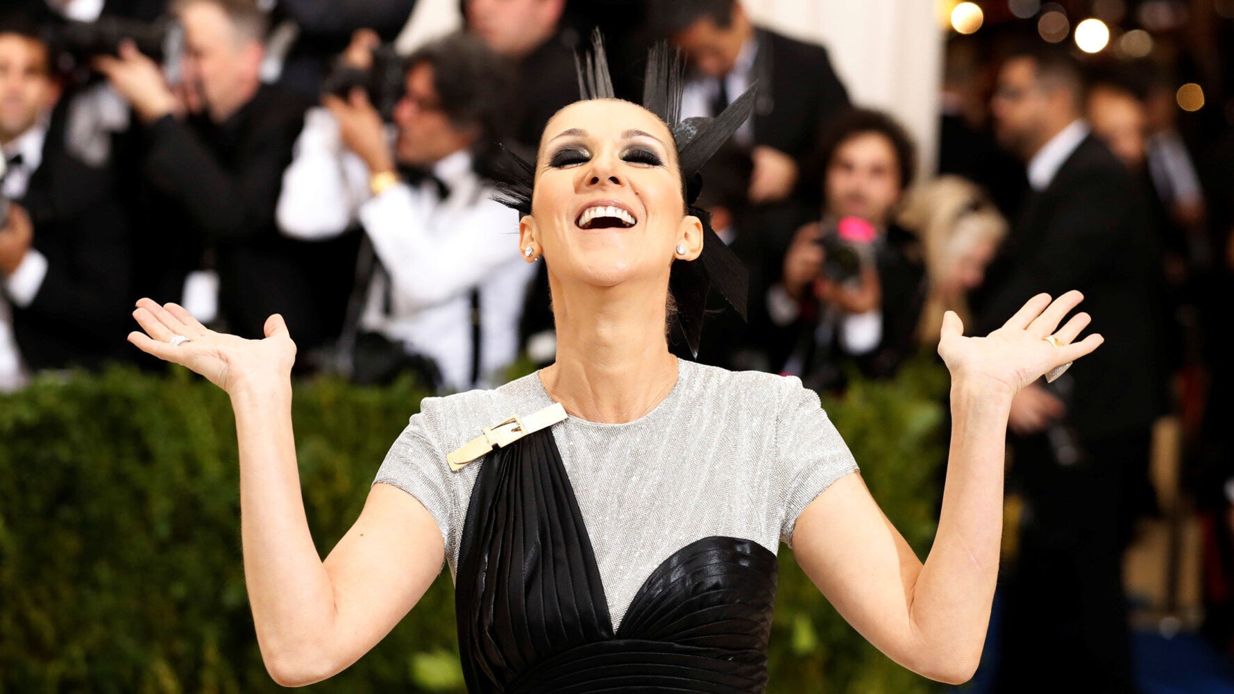 Στα 49 της, η Celine Dion αποφάσισε πως η ζωή είναι πολύ μικρή για να