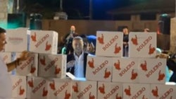 Πανηγύρι από τα λίγα στη Ναυπακτία. Έφτιαξαν τείχος από σαμπάνια για να εμφανιστεί ο