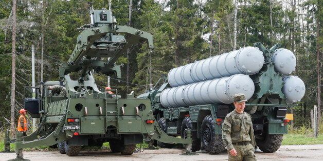 MOSCOW REGION, RUSSIA - MAY 17, 2017: An S-400 Triumf surface-to-air missile system takes part in military training of the 428th Zvenigorod Guards Missile Regiment on combat duty. Mikhail Japaridze/TASS (Photo by Mikhail Japaridze\TASS via Getty Images)