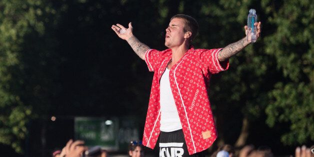 LONDON, ENGLAND - JULY 02: Justin Bieber performs at Hyde Park on July 2, 2017 in London, England. (Photo by Samir Hussein/Samir Hussein/Redferns)
