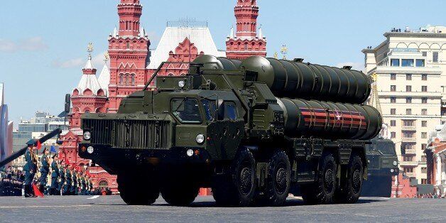 MOSCOW, RUSSIA - MAY 7 : S-400 Triumph Air Defence Missile System during the rehearsal for a military parade at the Red Sqaure in Moscow, Russia, on May 7, 2017. The Victory Day parade on 09 May 2017 marks the 72th anniversary since the capitulation of Nazi Germany in World War II. (Photo by Sefa Karacan/Anadolu Agency/Getty Images)