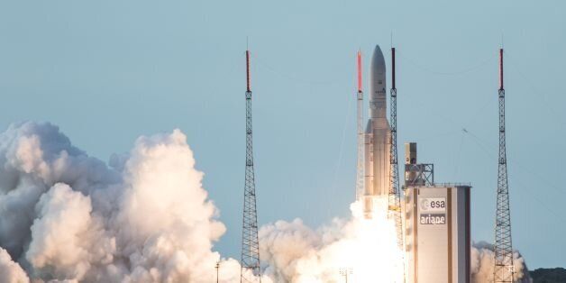 An Ariane 5 rocket lifts off on June 28, 2017 from the French Guiana Space Center (Europe spaceport) in Kourou with HS3-IS satellite and India's latest communication satellite GSAT-17 satellite onboard. / AFP PHOTO / jody amiet (Photo credit should read JODY AMIET/AFP/Getty Images)