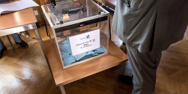 Polling station of the townhalls of the 6th and 7th district of paris, in the Legislatives election on June 11, 2017 in Paris, France. (Photo by Julien Mattia/NurPhoto via Getty Images)