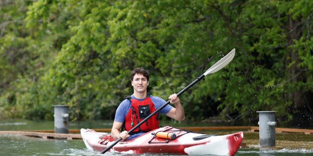 Canada's Prime Minister Justin Trudeau paddles a kayak to mark World Environment Day on the Niagara River, that borders with the United States, in Niagara-on-the-Lake, Ontario, Canada June 5, 2017. REUTERS/Mark Blinch