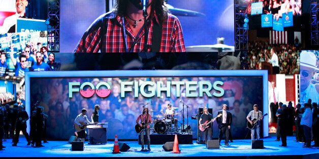 Lead singer Dave Grohl and the Foo Fighters perform during a sound check prior to the final session of the Democratic National Convention in Charlotte, North Carolina September 6, 2012. REUTERS/Jason Reed (UNITED STATES - Tags: POLITICS ELECTIONS ENTERTAINMENT)