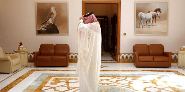 Palace staff member waits to escort U.S. Defense Secretary James Mattis to meet with Qatar's Emir Sheikh Tamim Bin Hamad Al-Thani at his residence, the Sea Palace, in Doha, Qatar April 22, 2017. REUTERS/Jonathan Ernst