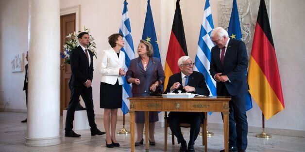 German President Frank-Walter Steinmeier (R), his wife Elke Buedenbender (L) and Greek President Prokopis Pavlopoulos (2ndR) and his wife Vlassia Pavlopoulo-Peltsemi attend the guest book signing on June 9, 2017 at Schloss Bellevue residence in Berlin. / AFP PHOTO / dpa / Bernd von Jutrczenka / Germany OUT (Photo credit should read BERND VON JUTRCZENKA/AFP/Getty Images)