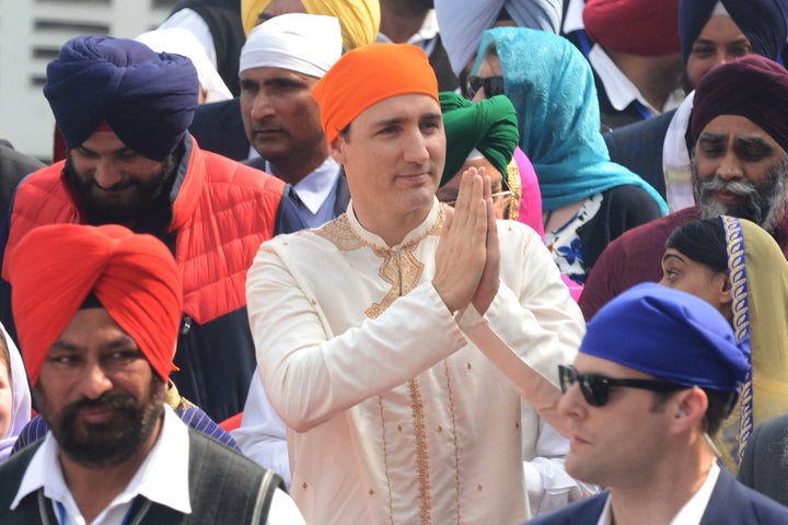 Liberal leader Justin Trudeau pays his respects at the Sikh Golden Temple in Amritsar on Feb. 21, 2018.