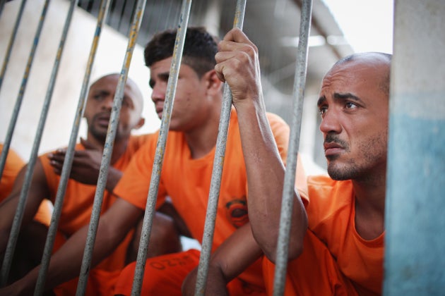 PL 7300/2002 pro&iacute;be n&atilde;o s&oacute; a visita &iacute;ntima como tamb&eacute;m &ldquo;o contato...