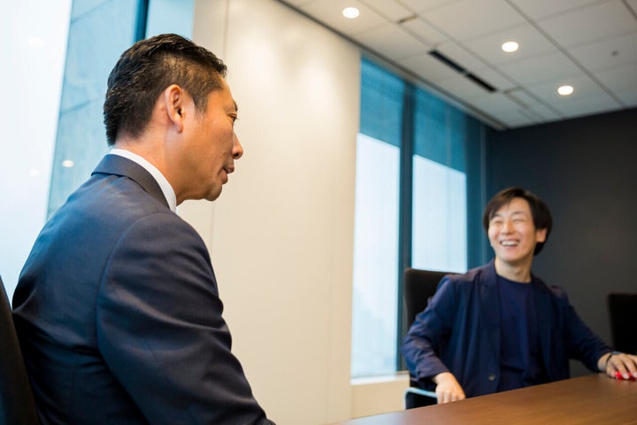 （手前）島田慎二さん、（奥）青野慶久さん