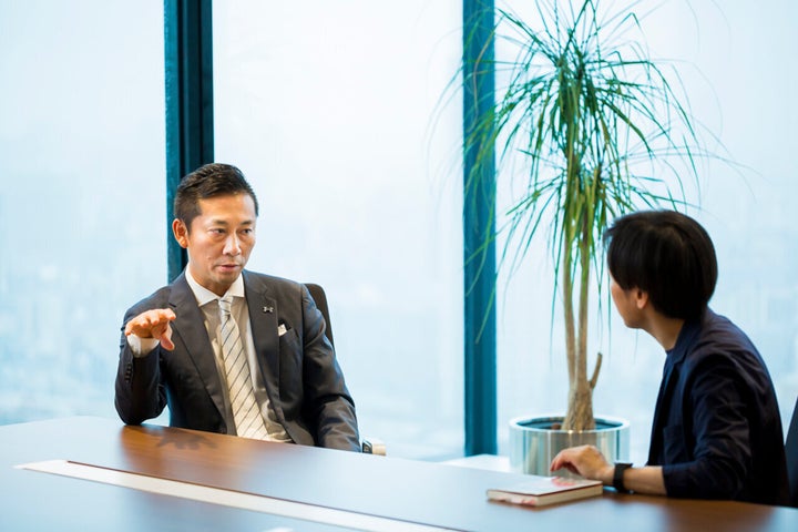 （左から）島田慎二さん、青野慶久さん