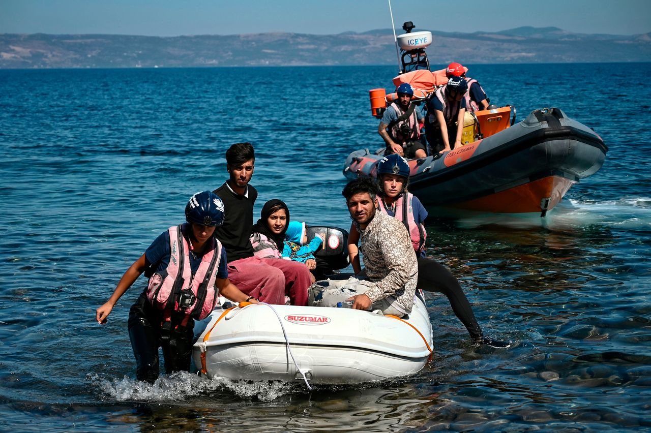 Νέες αφίξεις μεταναστών και προσφύγων στη Λέσβο. Οι εικονιζόμενοι έφυγαν από τα παράλια της Τουρκίας. 16 Σεπτεμβρίου 2019.