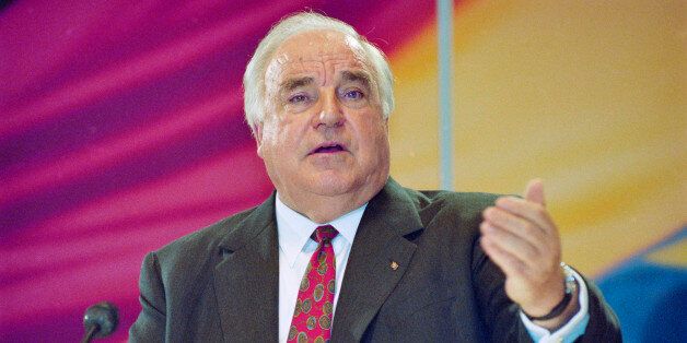 (GERMANY OUT) 1998, DEU, Germany, Bonn, Dr. Helmut Kohl, Chancellor of the Federal Republic of Germany, pressconference at Bonn (Photo by Oed/ullstein bild via Getty Images)