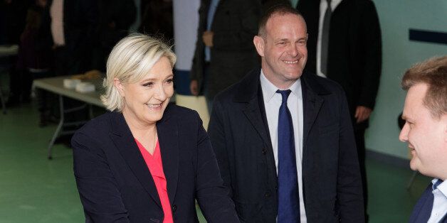 HENIN-BEAUMONT, FRANCE - MAY 07: French far-right presidential candidate Marine Le Pen, flanked by Henin-Beaumont's mayor Steve Briois, casts her ballot as she votes for the 2nd round in a polling station on May 7, 2017 in Henin-Beaumont, France. (Photo by Sylvain Lefevre/Getty Images)