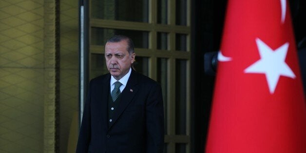 ANKARA, TURKEY - APRIL 26 : Turkish President Recep Tayyip Erdogan welcomes President of Somalia Mohamed Abdullahi Mohamed (not seen) with an official welcoming ceremony at Presidential Complex in Ankara, Turkey on April 26, 2017. (Photo by Okan Ozer/Anadolu Agency/Getty Images)