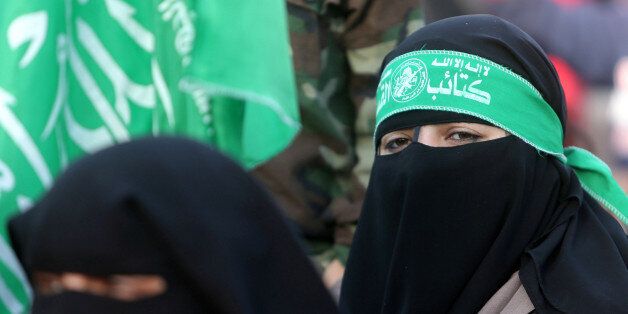 Palestinian women supporting Hamas take part in an anti-Israel rally in eastern Gaza City November 25, 2016. REUTERS/Ibraheem Abu Mustafa