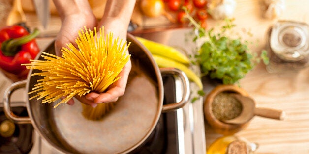 Proces of preparing spaghetti Bolognese thru the stages.