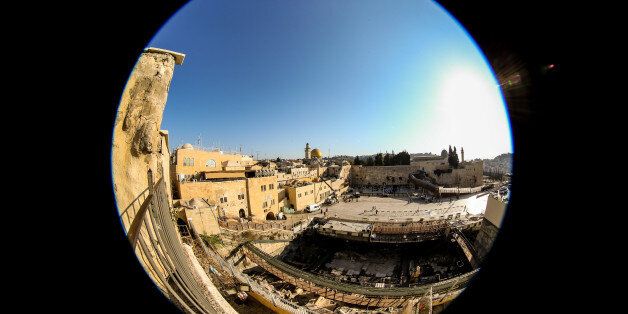 JERUSALEM, ISRAEL - OCTOBER 26: (EDITORS NOTE: A fisheye lens was used for this photo) A general view of the Dome of the Rock shrine, the Al-Aqsa Mosque and the Western Wall on October 26, 2016 in Jerusalem, Israel. On October 18th, 2016 Unesco passed a controversial resolution against Israel's 'occupation of Al-Aqsa Mosque/Al-Haram Al-Sharif, and Jerusalem's Old City. (Photo by Franco Origlia/Getty Images)