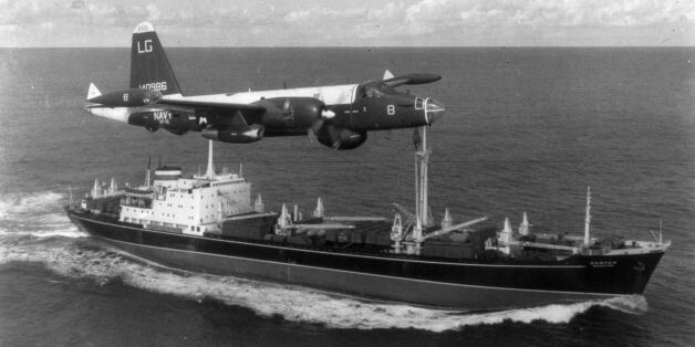 1962: A P2V Neptune US patrol plane flying over a Soviet freighter during the Cuban missile crisis. (Photo by MPI/Getty Images)