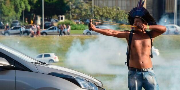 Brazilian indians from diverse ethnic groups clash with police during their annual march for their rights, in Brasilia, on April 25, 2017. / AFP PHOTO / EVARISTO SA / EVARISTO SA (Photo credit should read EVARISTO SA/AFP/Getty Images)