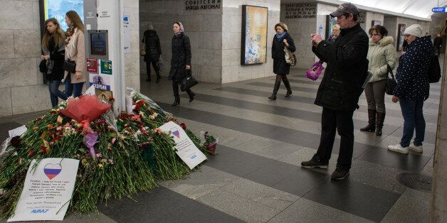 SAINT PETERSBURG, RUSSIA - APRIL 12: Members of the civic organization Avaaz show their solidarity with the citizens of St. Petersburg after the recent Metro bombing by putting up messages of condolence at Tekhnologichesky Institute metro station on April 12, 2017 in Saint Petersburg, Russia. On April 3, 2017 a bomb blast tore through a subway train in Russia's second largest city, killing 14 people and wounding more than 40. (Photo by Alexander Aksakov/Getty Images)