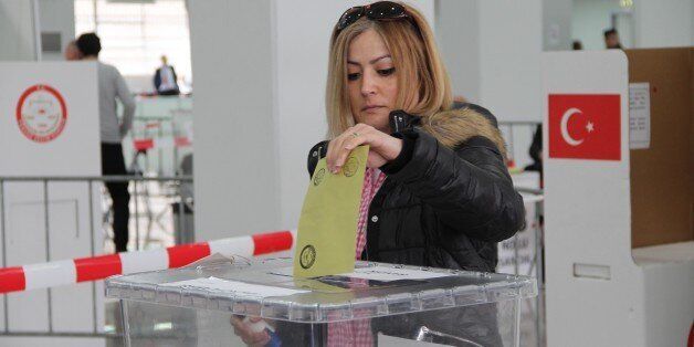 THE HAGUE, NETHERLANDS - APRIL 5 : Turkish citizens cast their votes prior to Turkey's upcoming constitutional referendum in The Hague, Netherlands on April 5, 2017. Turkey will hold a referendum on constitutional changes on the 16th of April 2017. (Photo by Abdullah Asiran/Anadolu Agency/Getty Images)