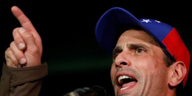 Venezuelan opposition leader and Governor of Miranda state Henrique Capriles speaks during a news conference in Caracas, Venezuela April 7, 2017. REUTERS/Carlos Garcia Rawlins