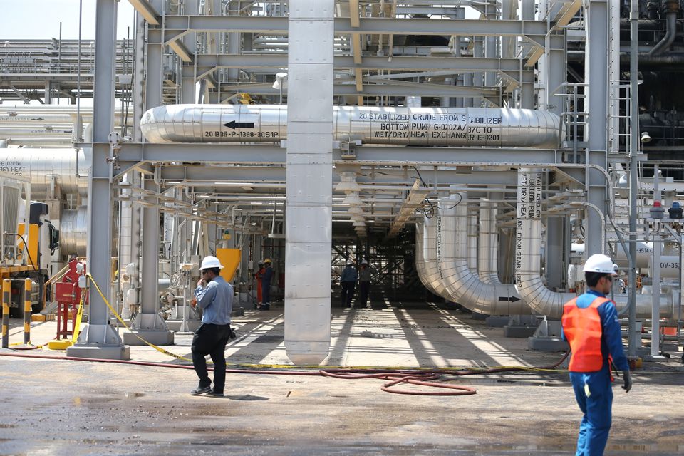 Οι πρώτες φωτογραφίες από τις πετρελαϊκές εγκαταστάσεις στη Σαουδική Αραβία που δέχθηκαν