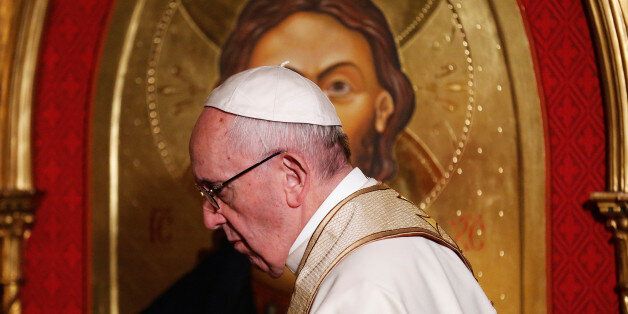 Pope Francis passes in front of an icon of Christ during his visit All Saints' Anglican Church in Rome, Italy February 26, 2017. REUTERS/Alessandro Bianchi