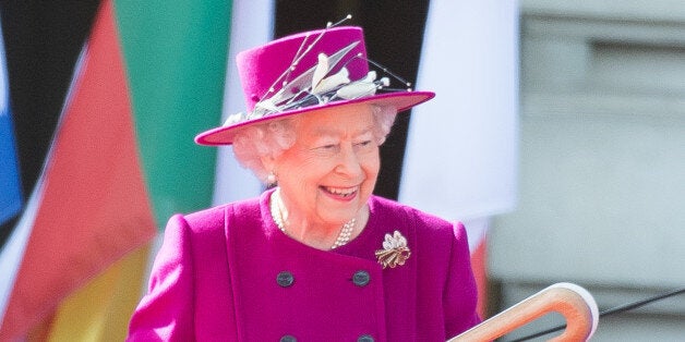 LONDON, ENGLAND - MARCH 13: Queen Elizabeth II holds the Commonwealth baton during the launch of The Queen's Baton Relay for the XXI Commonwealth Games being held on the Gold Coast in 2018 at Buckingham Palace on March 13, 2017 in London, England. (Photo by Samir Hussein/Samir Hussein/WireImage)