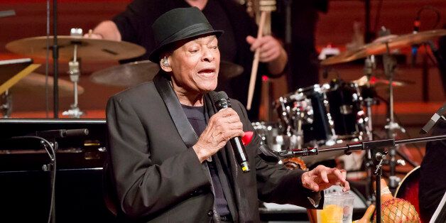 BERLIN, GERMANY - NOVEMBER 15: American singer Al Jarreau performs live during a concert at the Philharmonie on November 15, 2016 in Berlin, Germany. (Photo by Frank Hoensch/Redferns)