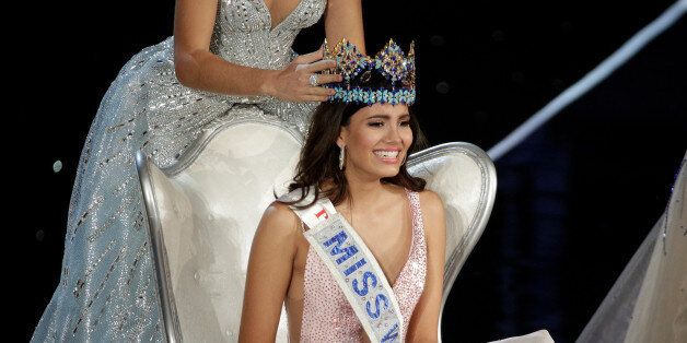 Miss Puerto Rico Stephanie Del Valle is crowned after winning the Miss World 2016 Competition in Oxon Hill, Maryland, U.S., December 18, 2016. REUTERS/Joshua Roberts TPX IMAGES OF THE DAY