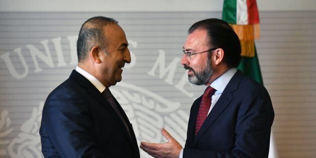 Turkish Foreign Minister Mevlut Cavusoglu (L), shakes hands with Mexican Foreign Minister Luis Videgaray, during a press conference at the Foreign Ministry building in Mexico City on February 3, 2017. Mevlut is on a Latin American and Caribbean countries tour. / AFP / YURI CORTEZ (Photo credit should read YURI CORTEZ/AFP/Getty Images)