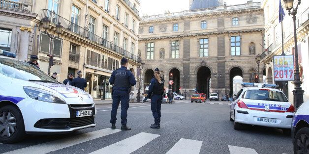 PARIS, FRANCE - FEBRUARY 03: Police on guard after a French soldier shot a knife-wielding man at the Carrousel du Louvre on February 3, 2017 in Paris, France. In mid-morning, a French soldier opened fire on a man who alledgely attacked a security patrol with machetes while trying to gain access to the Louvre Museum. The attacker would be seriously wounded, the museum has been evacuated and anti-terrorist units have opened an investigation. (Photo by Nicolas Kovarik/IP3/Getty Images)