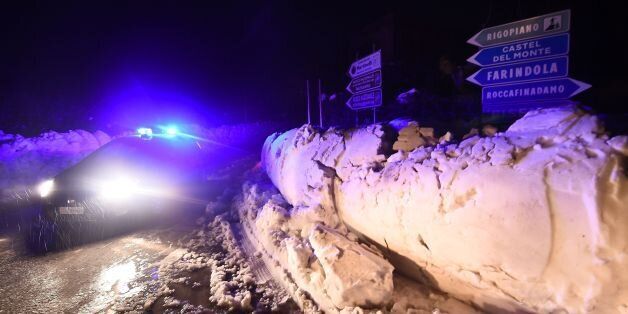 A road sign near Penne leads the way to the mountain hotel Rigopiano in Farindola after an avalanche engulfed the hotel in earthquake-ravaged central Italy, on January 19, 2017.At least 25 people, including several children, were feared dead after a barrage of snow hit the Hotel Rigopiano on Wednesday afternoon, ripping the three-storey building from its foundations and moving it ten metres (11 yards). / AFP / FILIPPO MONTEFORTE (Photo credit should read FILIPPO MONTEFORTE/AFP/Getty Image