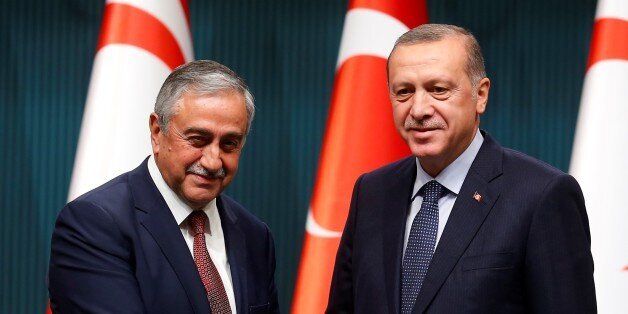 ANKARA, TURKEY - AUGUST 17: Turkish President Recep Tayyip Erdogan (R) and Turkish-Cypriot President Mustafa Akinci (L) shake hands after they held a joint press conference following their meeting at Presidential Complex in Ankara, Turkey on August 17, 2016. (Photo by Murat Kaynak/Anadolu Agency/Getty Images)