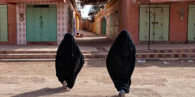 Two berebers women go to the hairdresser. The photo is taken in the South of Morrocco