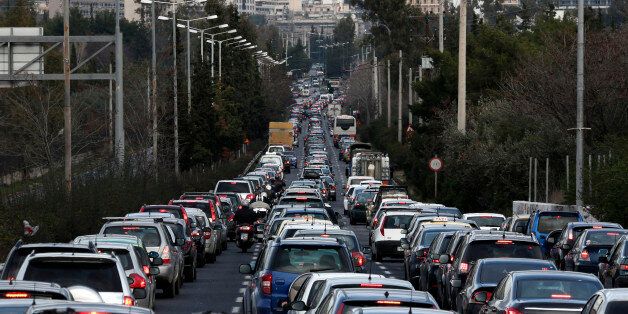 Cars line up on a traffic jam along a road leading to Athens city centre during a strike by urban transport workers in Athens January 25, 2013. Greek riot police stormed a subway train depot in Athens early on Friday to disperse striking subway staff who defied a government order to return to work for a ninth consecutive day, a police official said. REUTERS/Yorgos Karahalis (GREECE - Tags: CIVIL UNREST TRANSPORT)