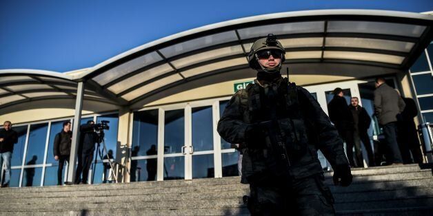 Turkish special force soldiers stand guard at the courthouse on December 27, 2016 at silivri district in Istanbul. Almost 30 Turkish police will go on trial in Istanbul on December 27, 2016 charged with involvement in the July 15 coup bid, the city's first trial of alleged putschists. With indictments prepared against over 1,200 people, and some 41,000 under arrest in total, the trials following the failed coup against President Recep Tayyip Erdogan are set to be the most far-reaching legal pro