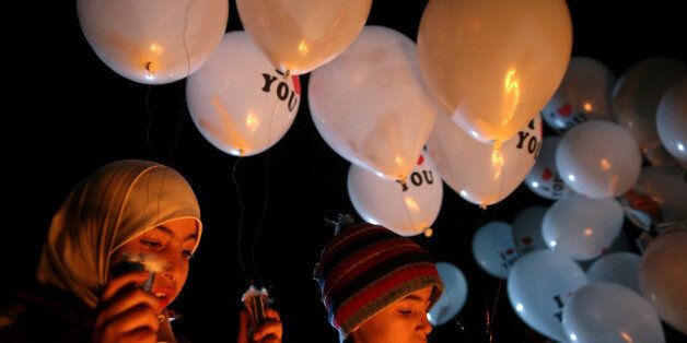 Children carry balloons before releasing them towards damascus city, on the first day of the truce, marking the end of the year and also to send a message that civil activity will continue in the rebel held Jobar, a suburb of Damascus, Syria December 30, 2016. Picture taken December 30, 2016. REUTERS/Bassam Khabieh